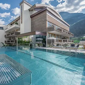 5* Hotel Bergland Design- Und Wellnesshotel